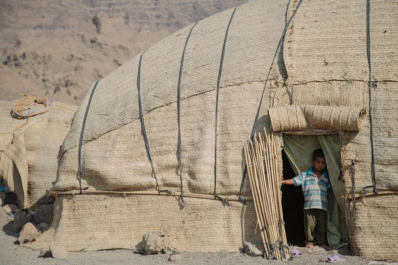 Hvordan lydisolerer jeg døren til børneværelset?