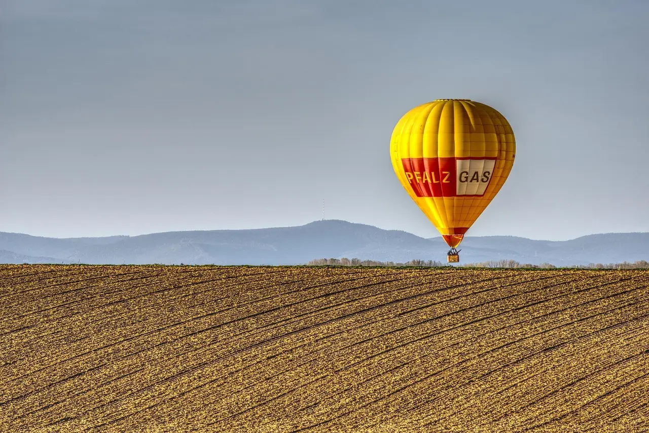 Byg en ballonraket og lær om lufttryk