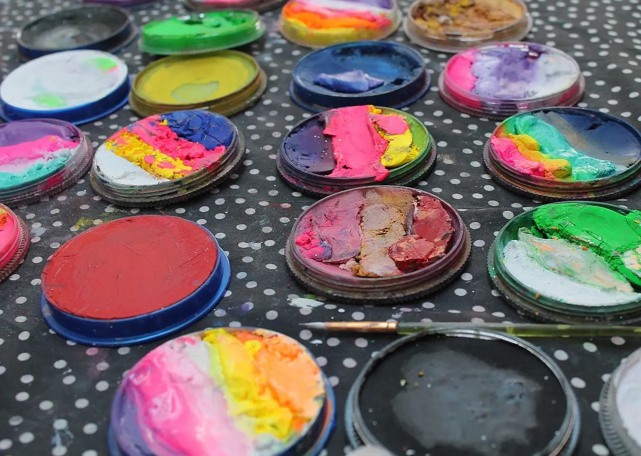 Sådan laver I fastelavnsris med børn trin for trin