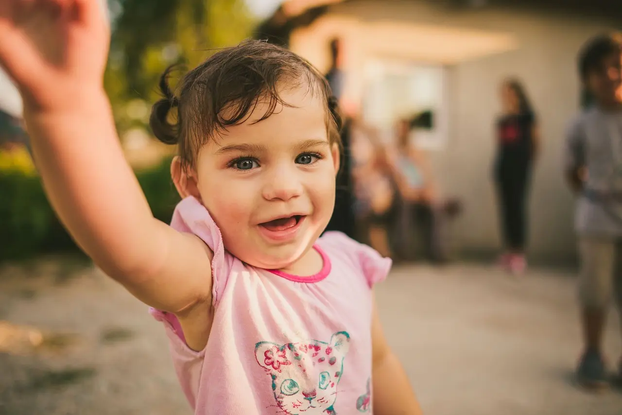 Hvor højt skal vægkroge hænge i børneværelset?