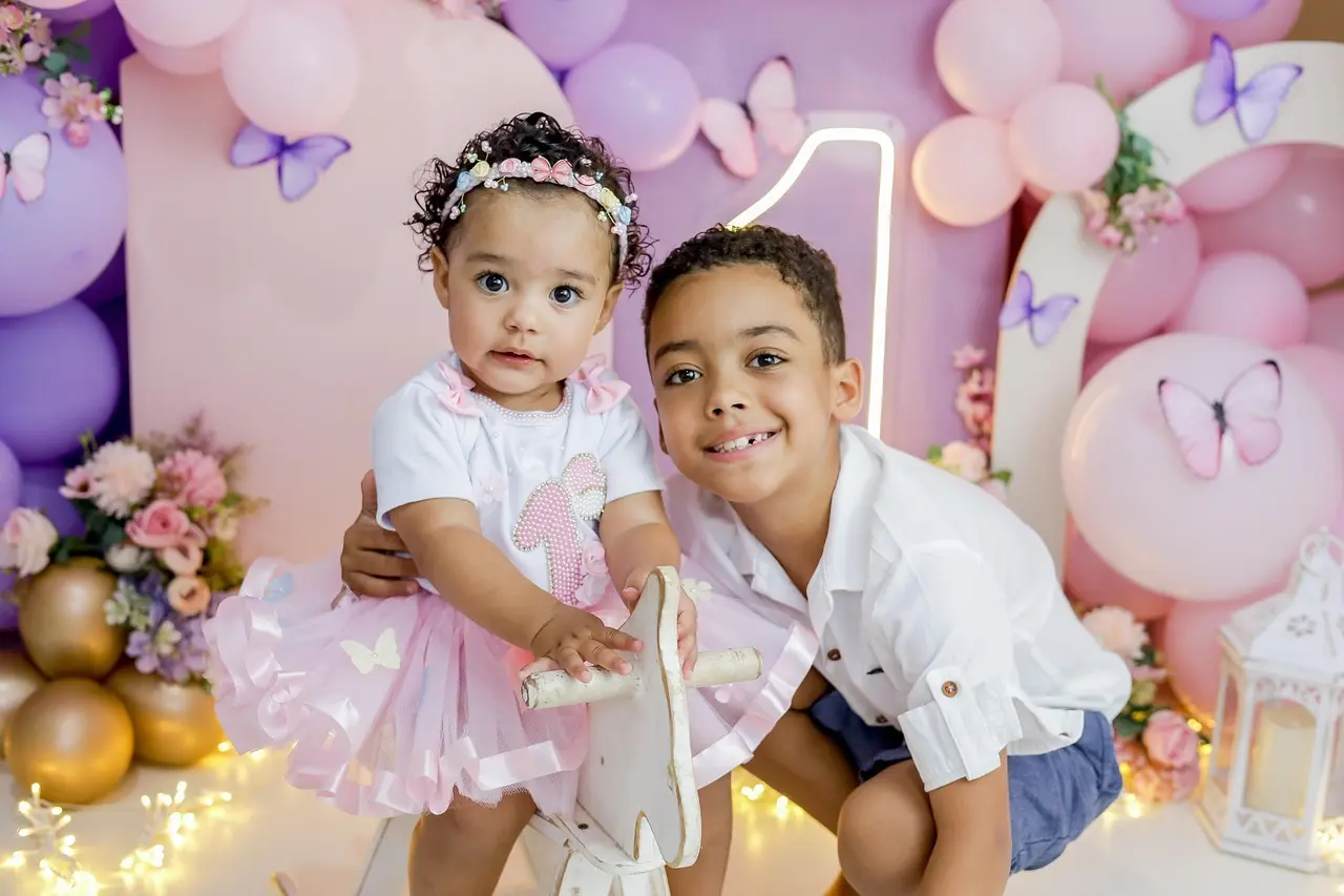 Sådan laver I nytårshatte af karton med børn